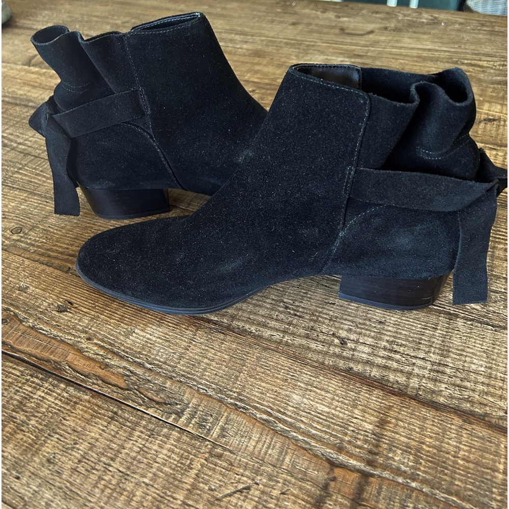 Aerosols crosswalk tie back bootie!